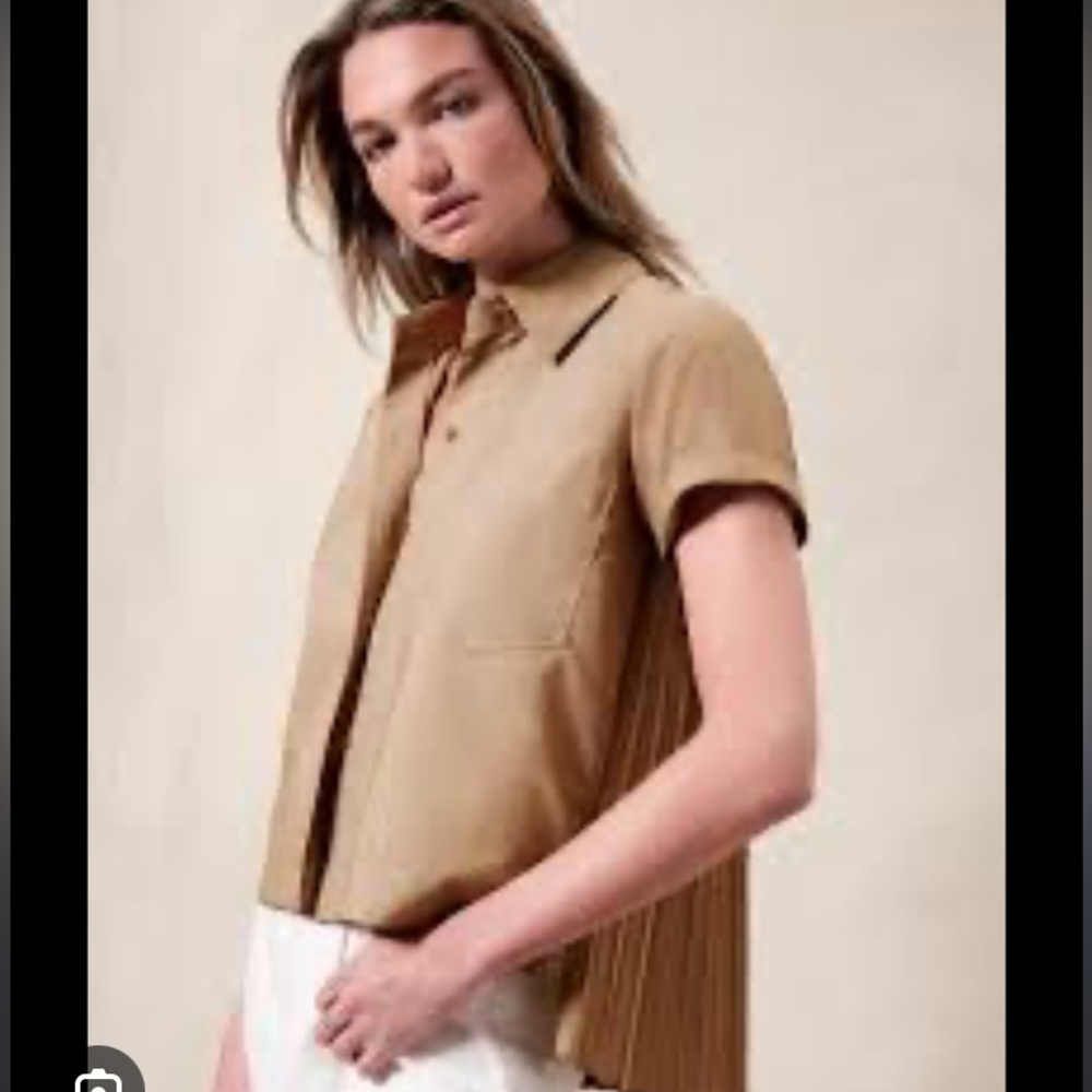 Banana Republic pleated camp shirt